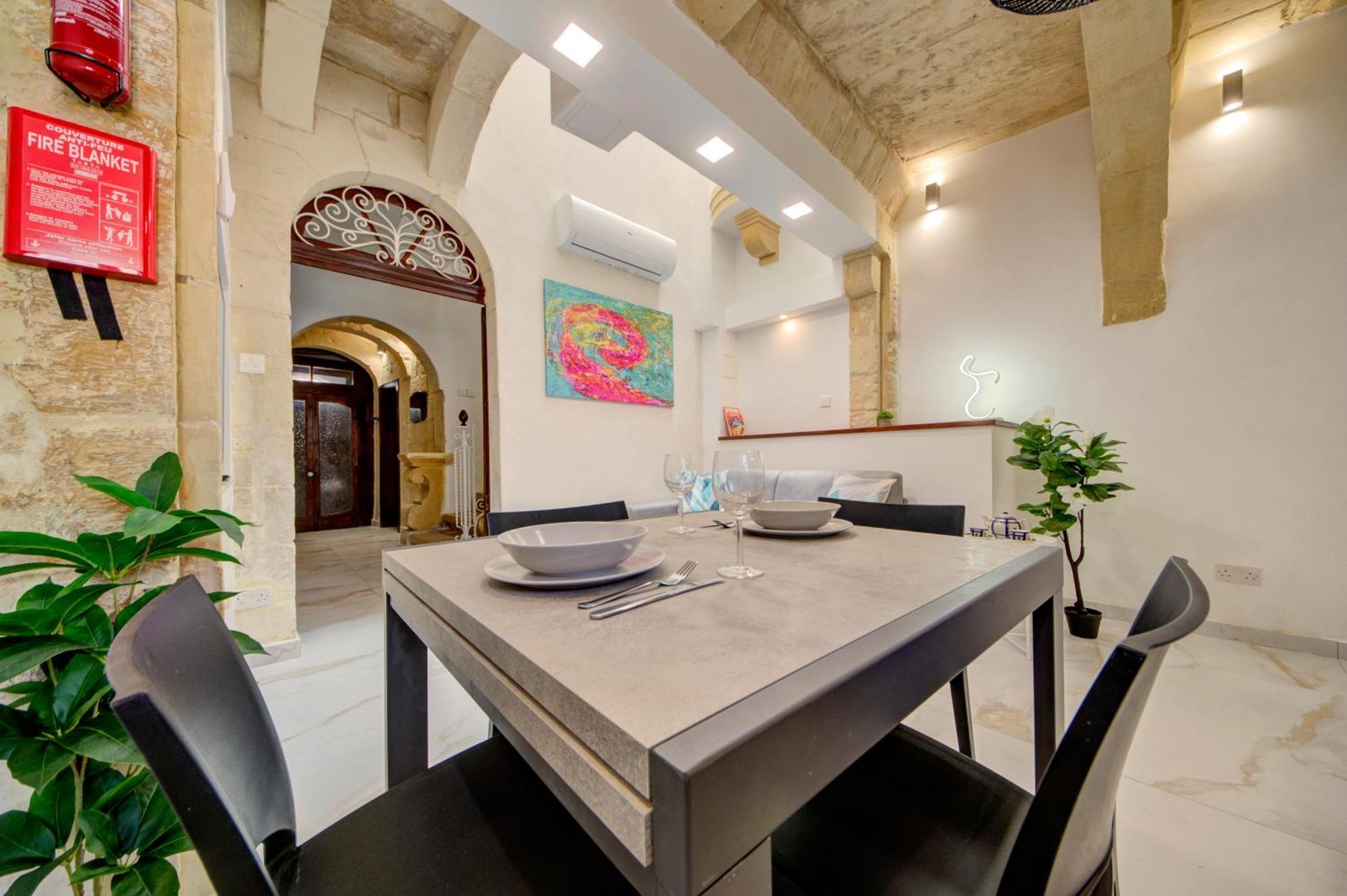 Stunning Modern-traditional 3br Townhouse In Ferienhaus Mosta