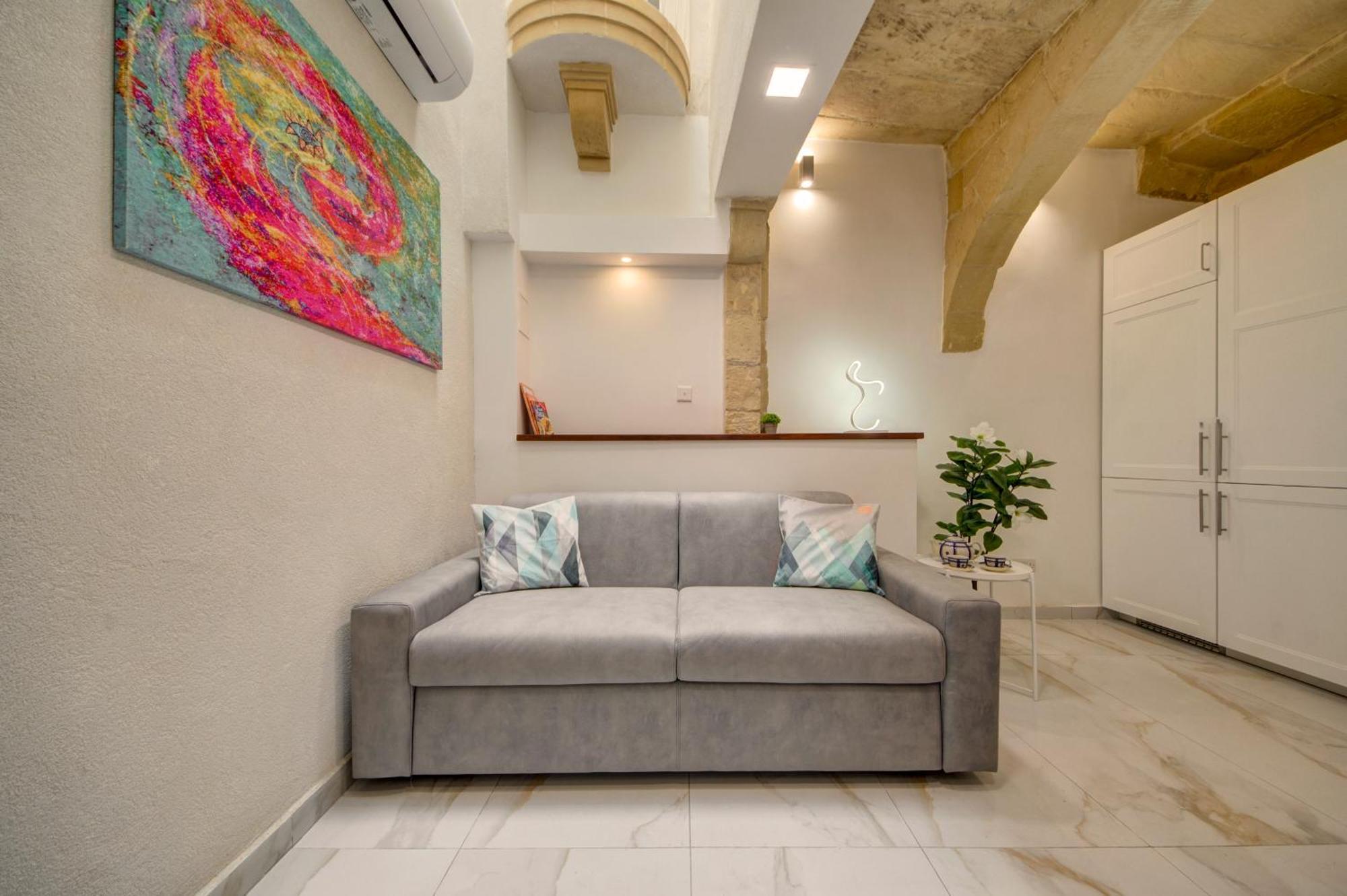Ferienhaus Stunning Modern-traditional 3br Townhouse In Mosta