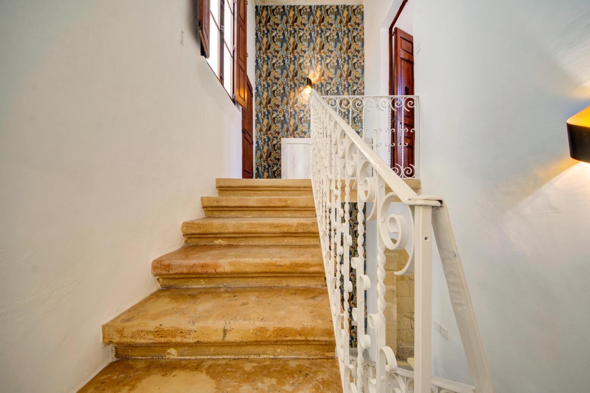 Stunning Modern-traditional 3br Townhouse In * Mosta