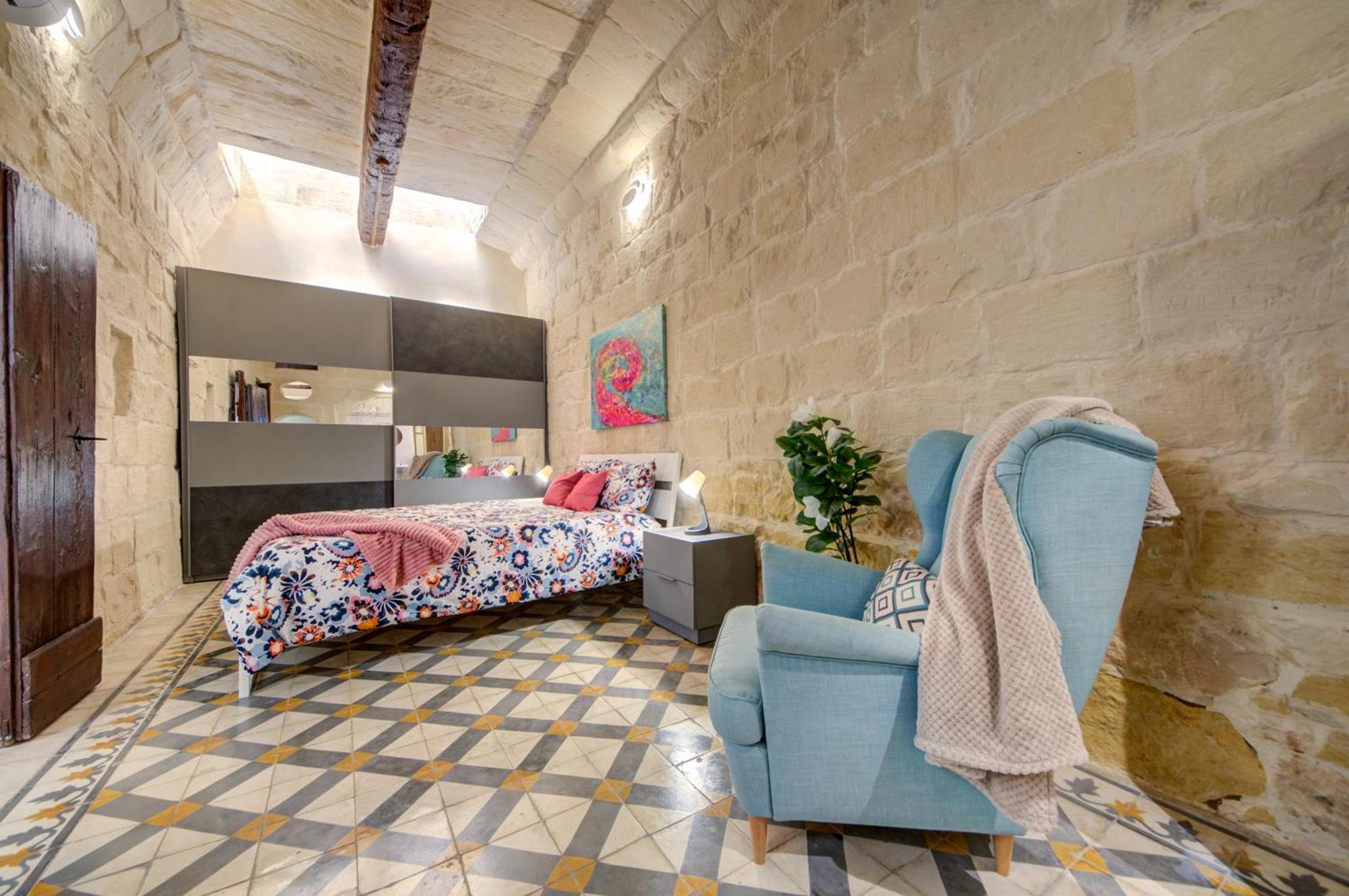Stunning Modern-traditional 3br Townhouse In