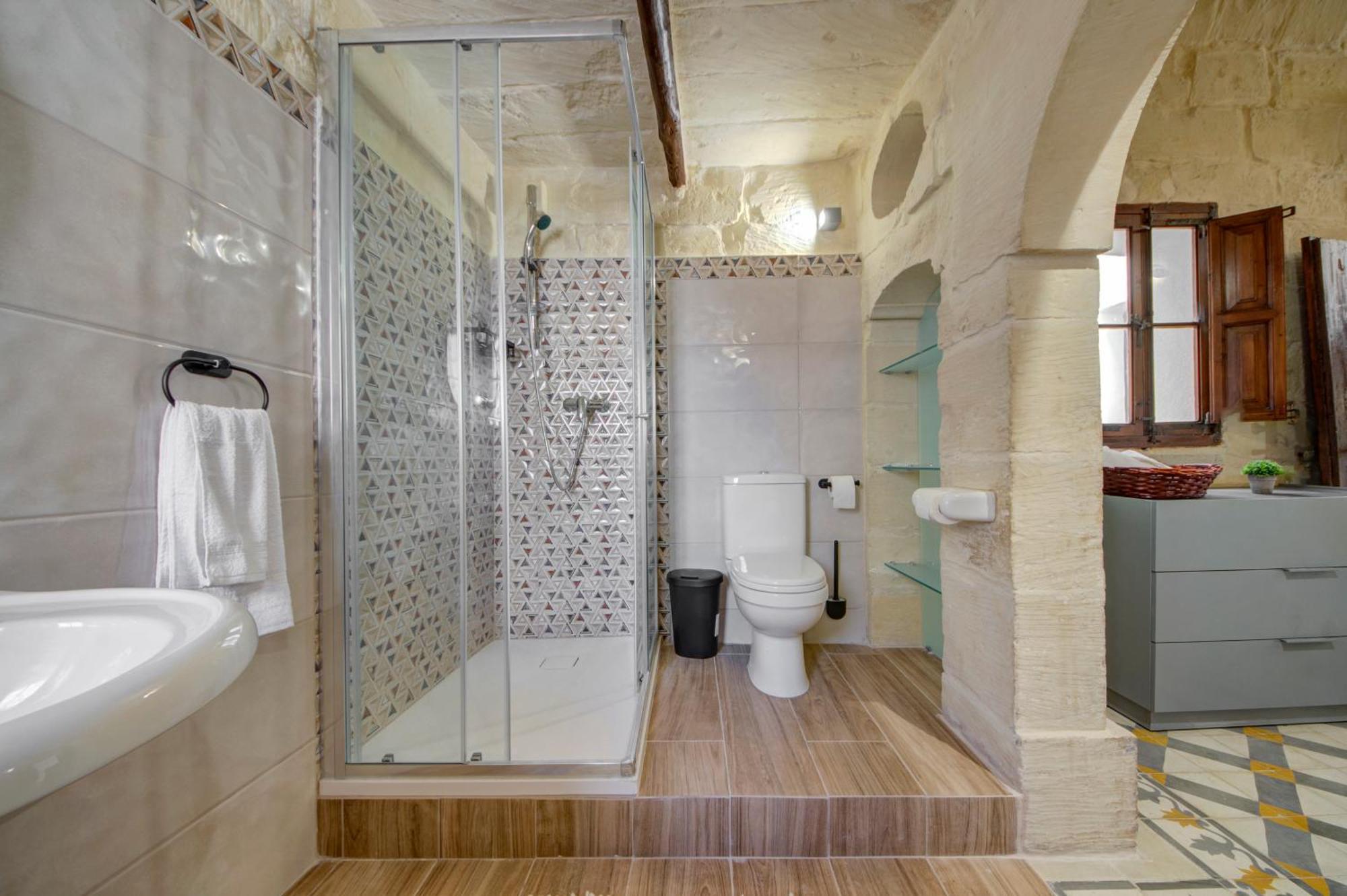 Stunning Modern-traditional 3br Townhouse In Ferienhaus