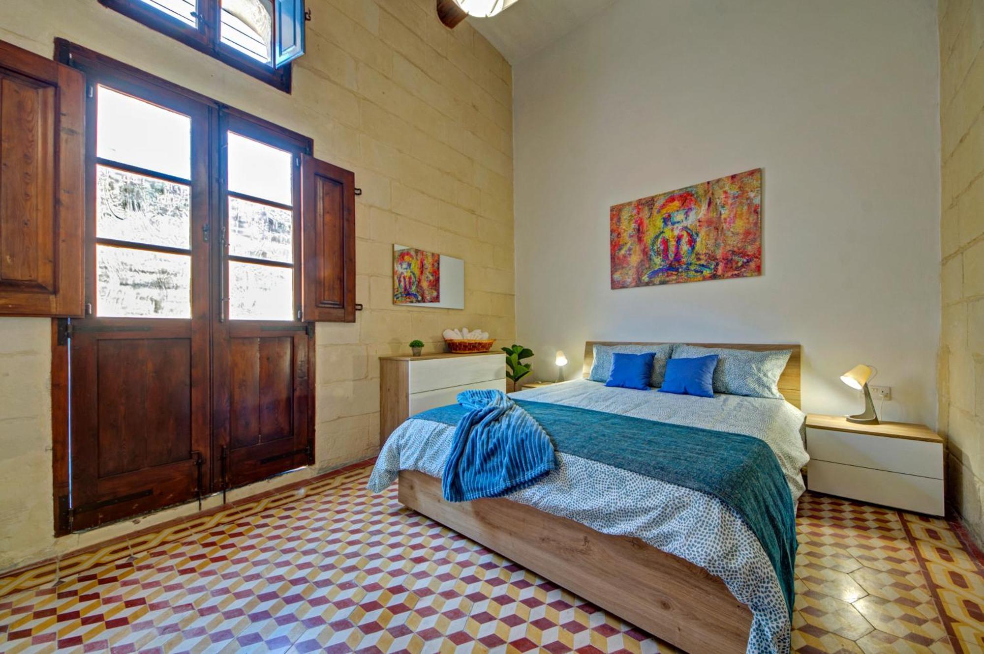 Stunning Modern-traditional 3br Townhouse In Mosta