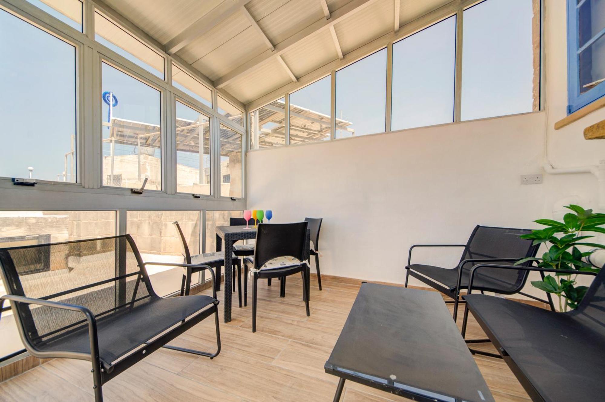 Stunning Modern-traditional 3br Townhouse In