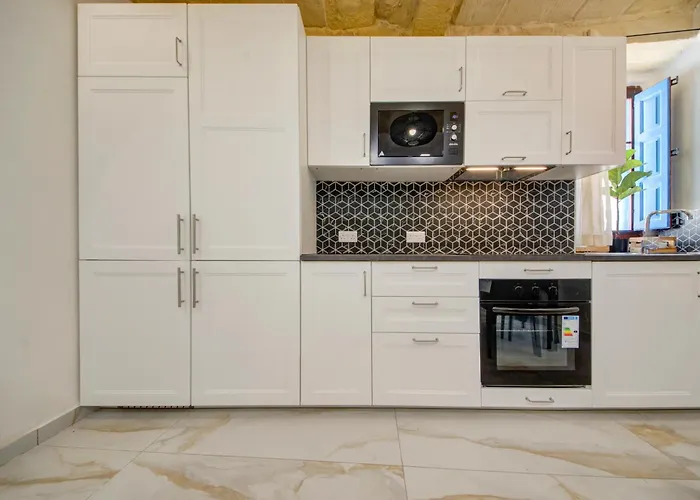 Stunning Modern-Traditional 3Br Townhouse In Mosta