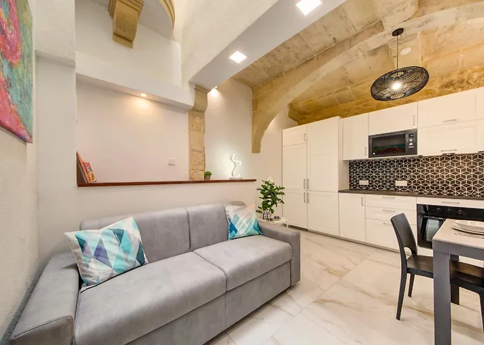 Stunning Modern-Traditional 3Br Townhouse In Mosta