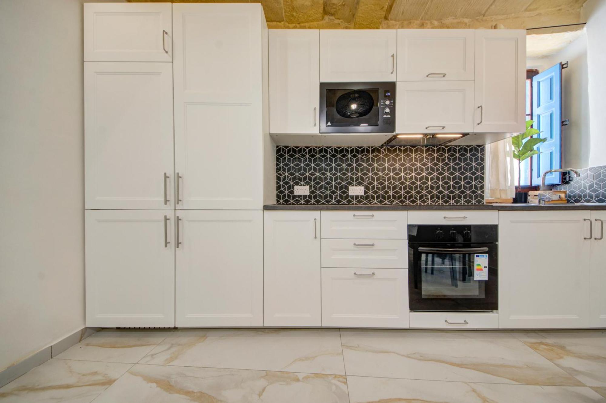 Stunning Modern-traditional 3br Townhouse In