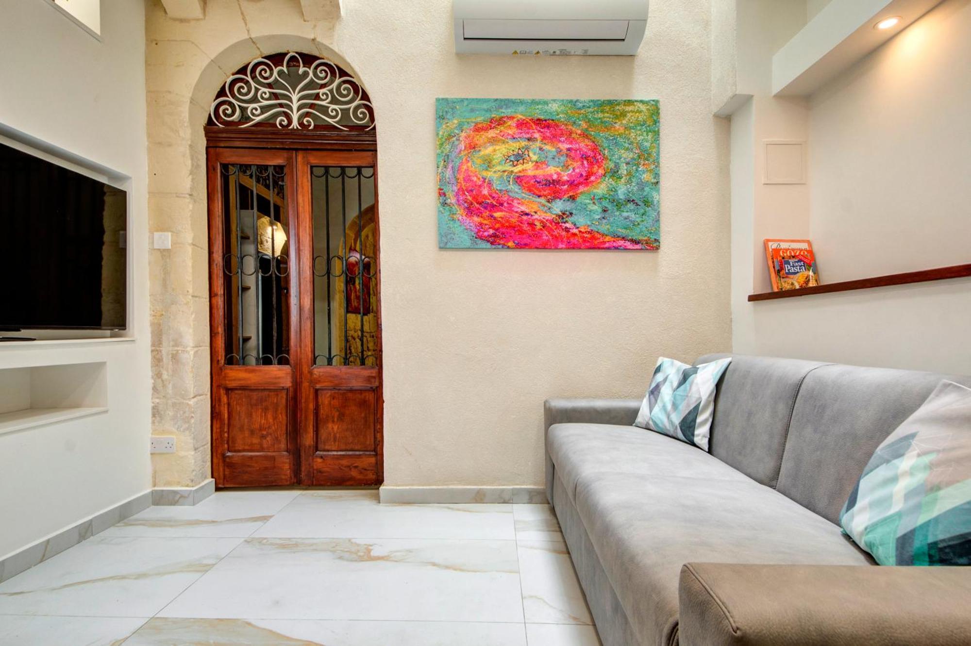 Stunning Modern-traditional 3br Townhouse In *
