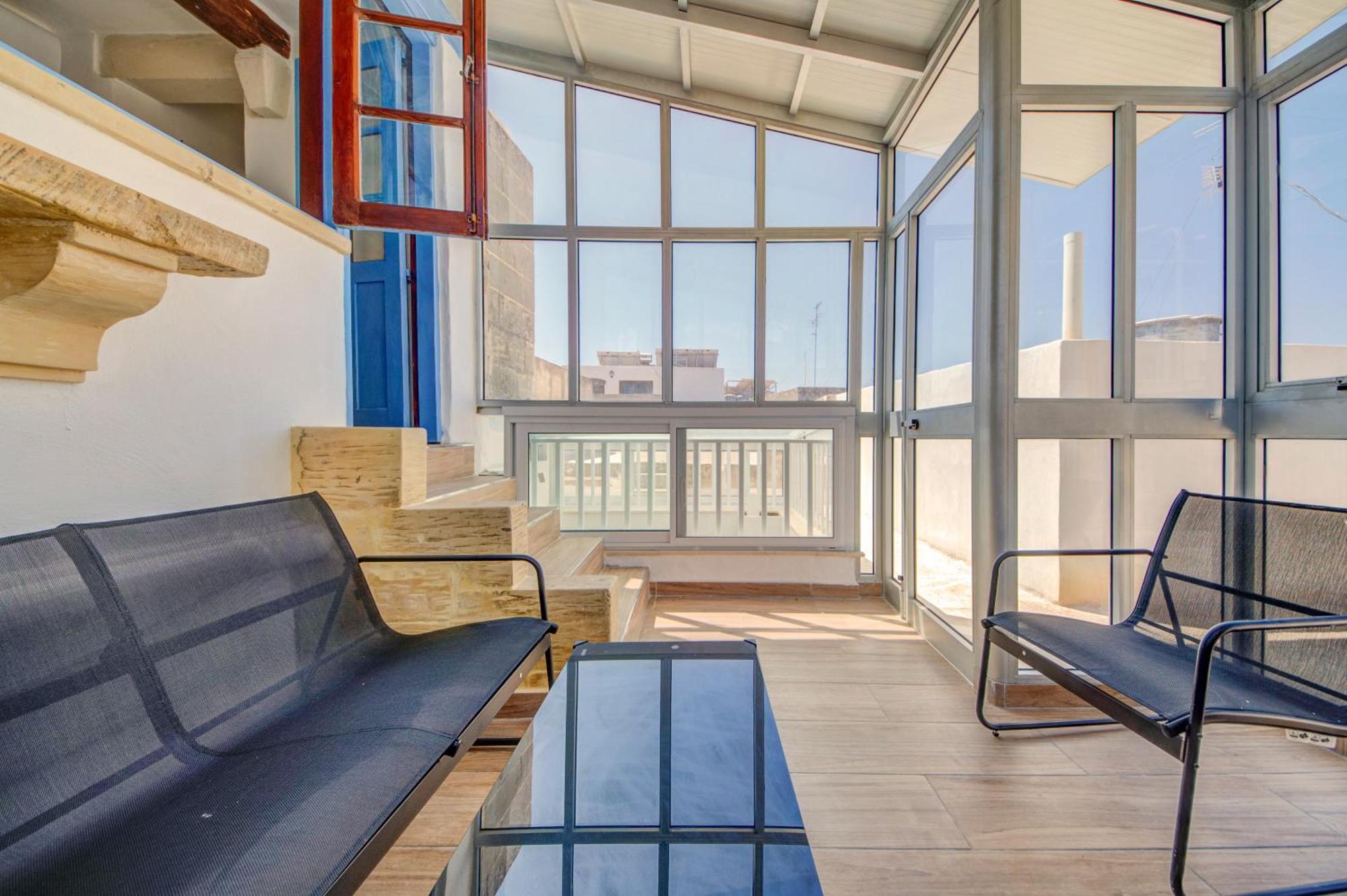 Stunning Modern-traditional 3br Townhouse In