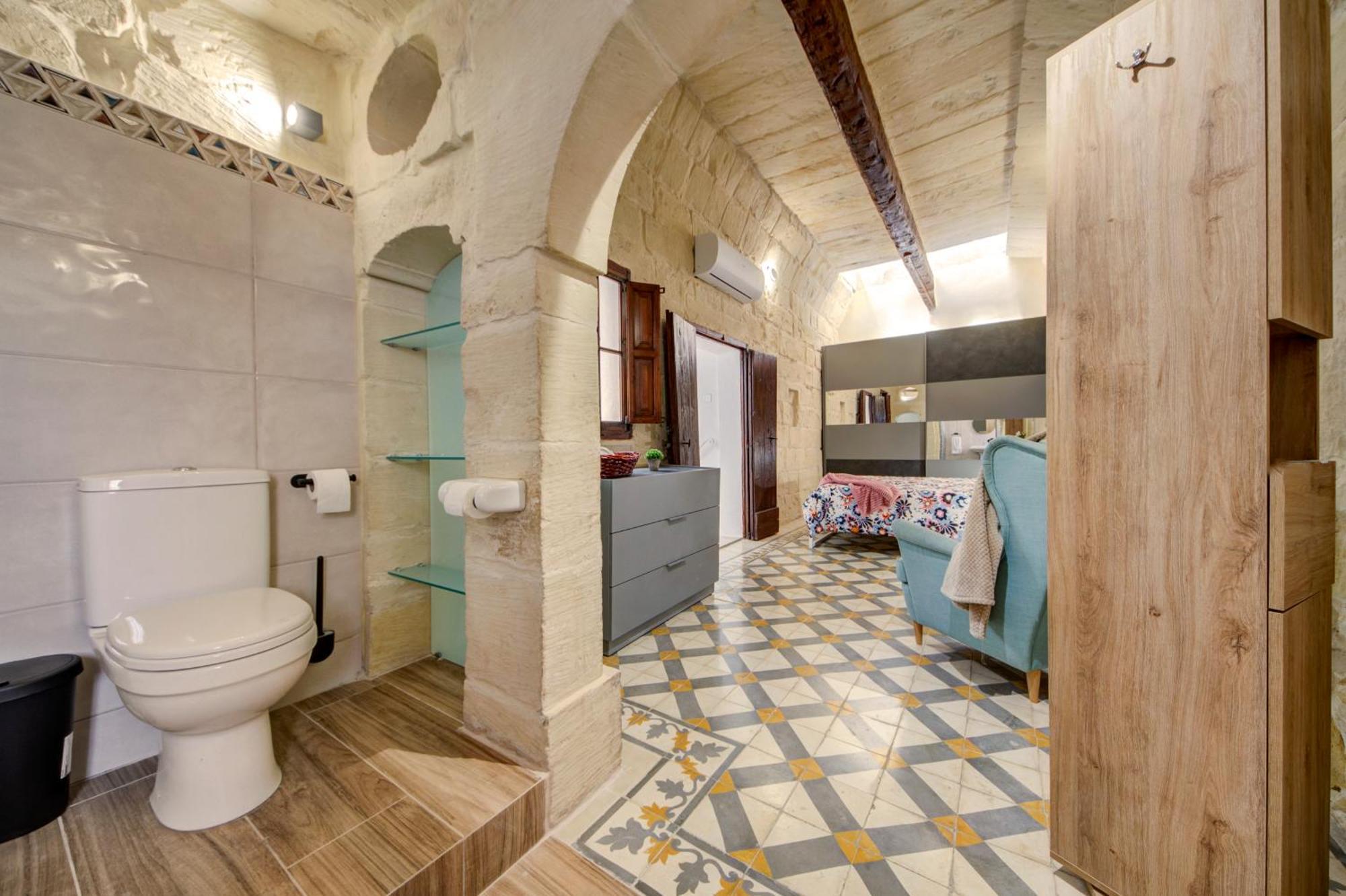 Stunning Modern-traditional 3br Townhouse In * Mosta