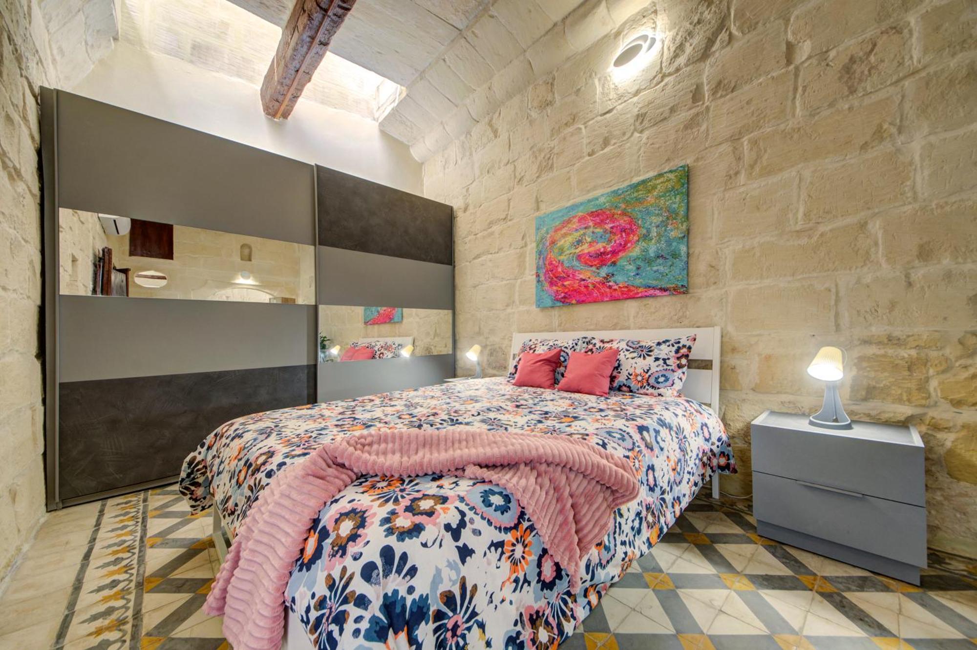 Stunning Modern-traditional 3br Townhouse In *